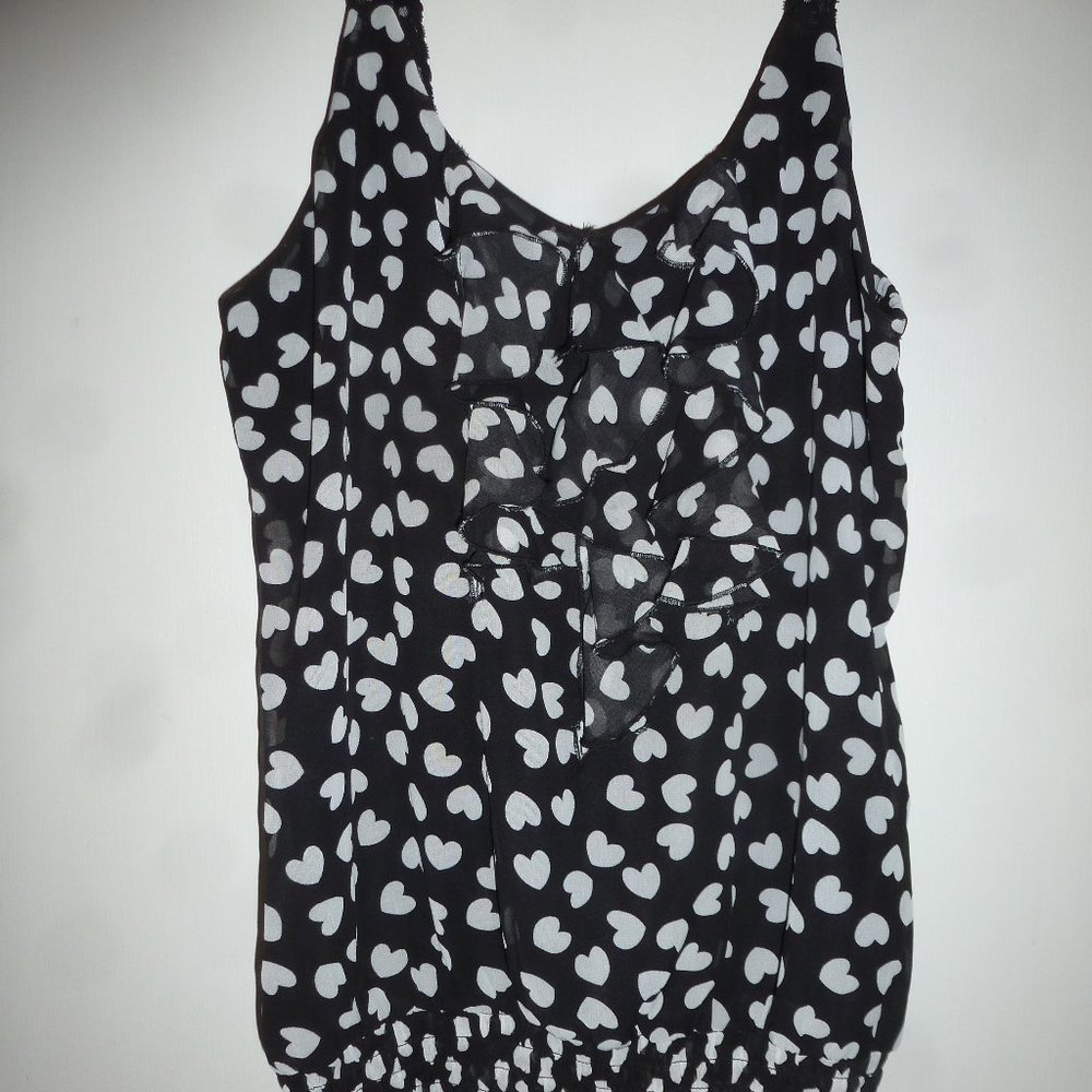 Studio Y  Gorgeous Sheer Lined top with elastic hem & Lace